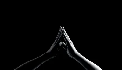 Praying Hands in Monochrome Elegance - free wallpaper 6200×3544