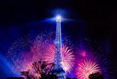 Eiffel Tower Fireworks Night Paris - free city & urban wallpaper 5816×3918