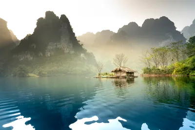 Misty Mountain Lake Sanctuary - free nature wallpaper 7680×5122