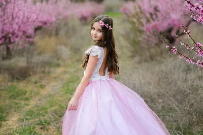 Spring Garden Dreams in Soft Pink - free kids & cute wallpaper 3305×2200