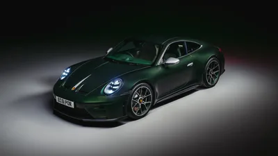 Porsche 911 GT3 Earls Court in Racing Green - free wallpaper 7680×4320