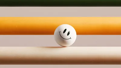 Cheerful Sphere on Golden Stripes - free minimalist wallpaper 3840×2160