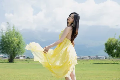Yellow Dream in the Valley - free people & portraits wallpaper 6000×4000