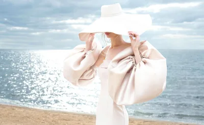 Elegant Woman in White by the Shimmering Sea - free people & portraits wallpaper 2880×1768