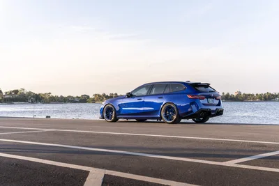 Blue Performance Wagon by the Sea - free wallpaper 9504×6336