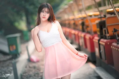 Asian Beauty at the Station Platform - free people & portraits wallpaper 5760×3840