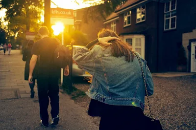 Golden Hour Street Walk - free city & urban wallpaper 4096×2722
