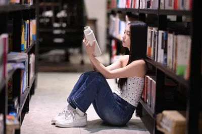 Woman Reading Book in Library Aisle - free people & portraits wallpaper 6144×4096