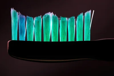 Illuminated Toothbrush With Glowing Bristles - free photography wallpaper 6000×4000