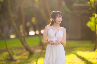 Woman in White Dress in Sunlit Garden Setting - free people & portraits wallpaper 6144×4062