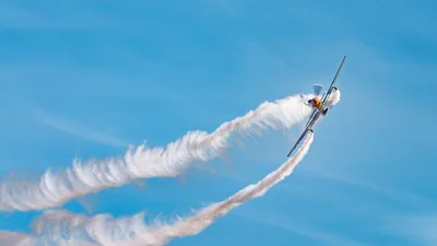 Fighter Jet Performing Aerial Smoke Maneuver - free wallpaper 4979×2801