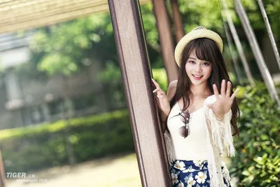 Young Woman in Straw Hat Posing by Wooden Beam - free people & portraits wallpaper 5760×3840