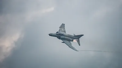 Military Fighter Jet Performing Aerial Maneuver - free cars & vehicles wallpaper 4714×2652