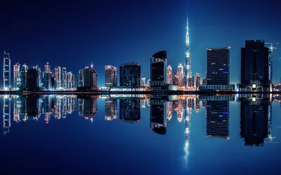 Dubai's Midnight Reflection in 4K Ultra HD - free wallpaper 3840×2400