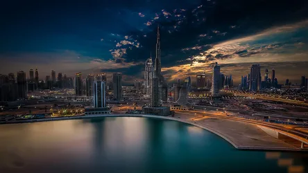 Dubai Dreams: Burj Khalifa's Desert Majesty - free city & urban wallpaper 2560×1440