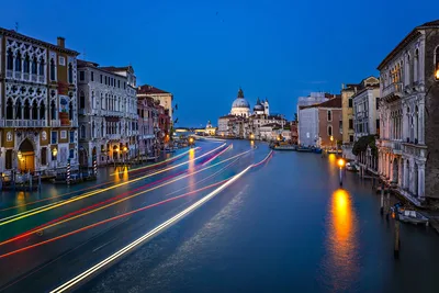 Grand Canal Venice at Twilight with Boat Light Trails - free city & urban wallpaper 6144×4096