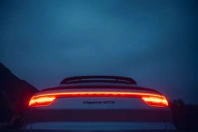 Sky in a Car - free cars & vehicles wallpaper 2048×1365