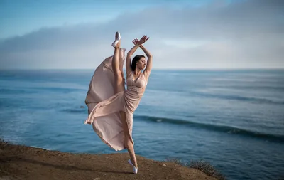 Black-Haired Muse in a Dress by the Ocean - free wallpaper 2286×1446