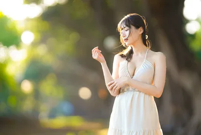 Soft-Focus Girl in a Dress - free wallpaper 6144×4138
