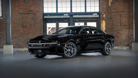Black Dodge Charger Muscle Car in Industrial Garage - free cars & vehicles wallpaper 5120×2880