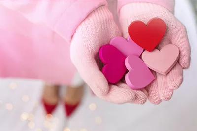 Tender Hearts in Winter Gloves - free kids & cute wallpaper 5760×3840
