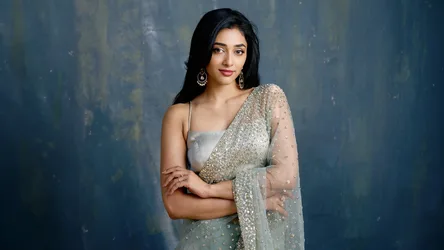 Elegant Grace in Shimmering Saree - 5K Portrait - free people & portraits wallpaper 5120×2880