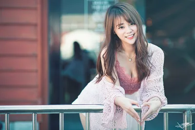 Brown-Haired Model in a Bra - free people & portraits wallpaper 5760×3840