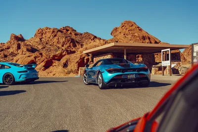 Sky and Car in the Desert - free cars & vehicles wallpaper 2048×1365