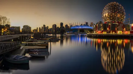 Vancouver's Glowing Twilight Reflection - free city & urban wallpaper 7680×4320