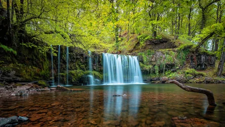Waterfall and River in a Forest - free landscapes wallpaper 3840×2160