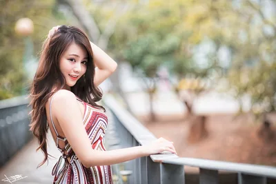 Brown-Haired Woman in a Dress - free people & portraits wallpaper 5760×3840
