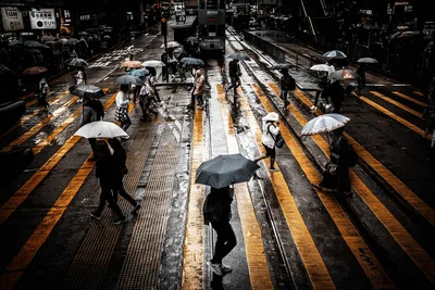 Group of Women in the City - free city & urban wallpaper 5976×3992