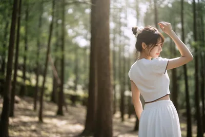 Lady in a Forest, from Behind - free wallpaper 6144×4096
