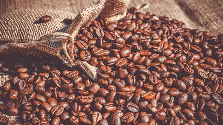 Abundant Coffee Beans in Rustic Sunlight - free dark wallpaper 3840×2160