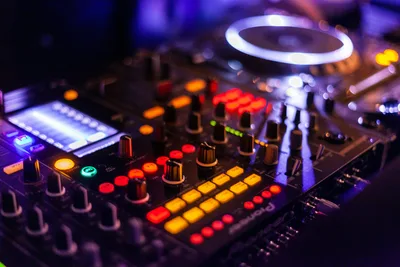 Neon Night Lights: Electric Urban Glow - free gaming wallpaper 5616×3744