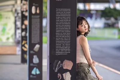 Black-Haired Girl in a Shirt - free wallpaper 5120×3413