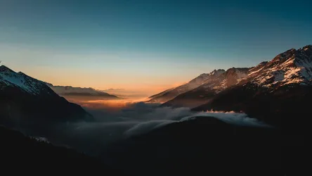 Alpine Dawn Over Misty Valleys - free gaming wallpaper 3840×2160