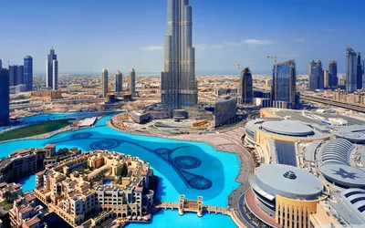 Dubai's Turquoise Dreams and Towering Skyline - free city & urban wallpaper 2880×1800