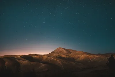 Starlit Mountains Under Twilight Sky - free space wallpaper 3000×2000