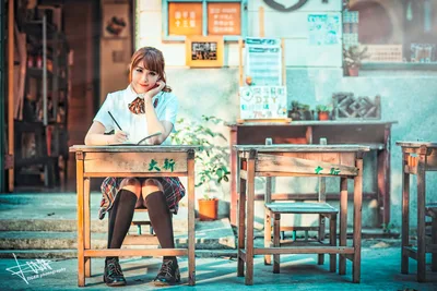 Brown-Haired Muse in a Cafe - free people & portraits wallpaper 5120×3414