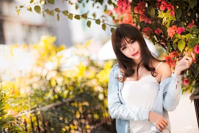 Brown-Haired Muse in a Jacket - free wallpaper 5760×3840