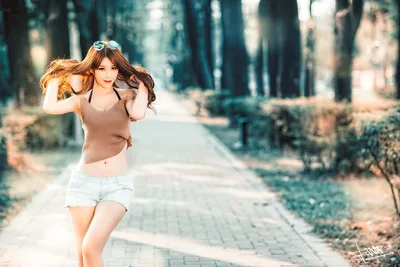 Brown-Haired Girl in a Crop Top - free wallpaper 5760×3840