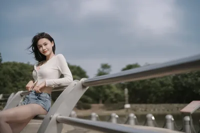 Black-Haired Muse in a Crop Top - free wallpaper 6144×4096