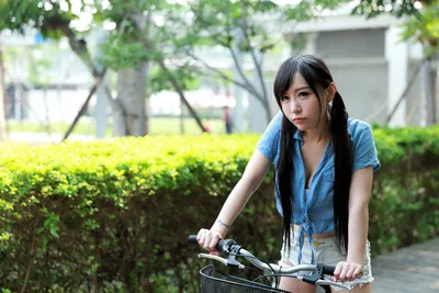 Black-Haired Girl in a Shirt - free wallpaper 5760×3840