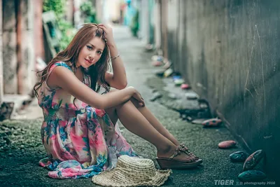 Seated Woman in a Dress - free wallpaper 5760×3840