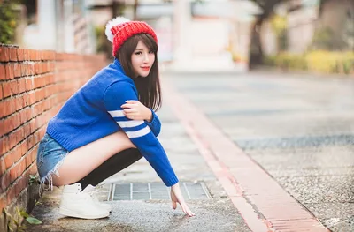 Brown-Haired Girl in a Sweater, from the Side - free wallpaper 5120×3363