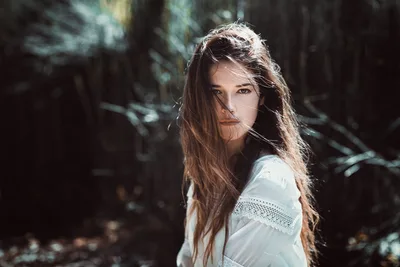 Portrait of a Brown-Haired Beauty - free wallpaper 2000×1334