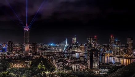 River in the City - free city & urban wallpaper 6144×3508