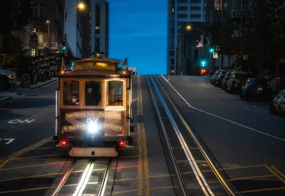 Street in the City - free city & urban wallpaper 6144×4236