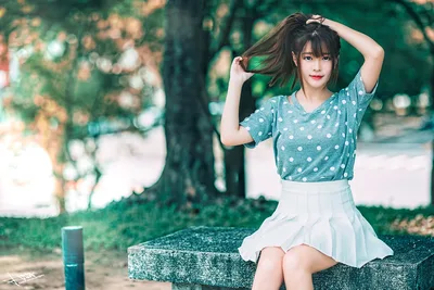 Brown-Haired Lady in a Shirt - free wallpaper 5760×3840